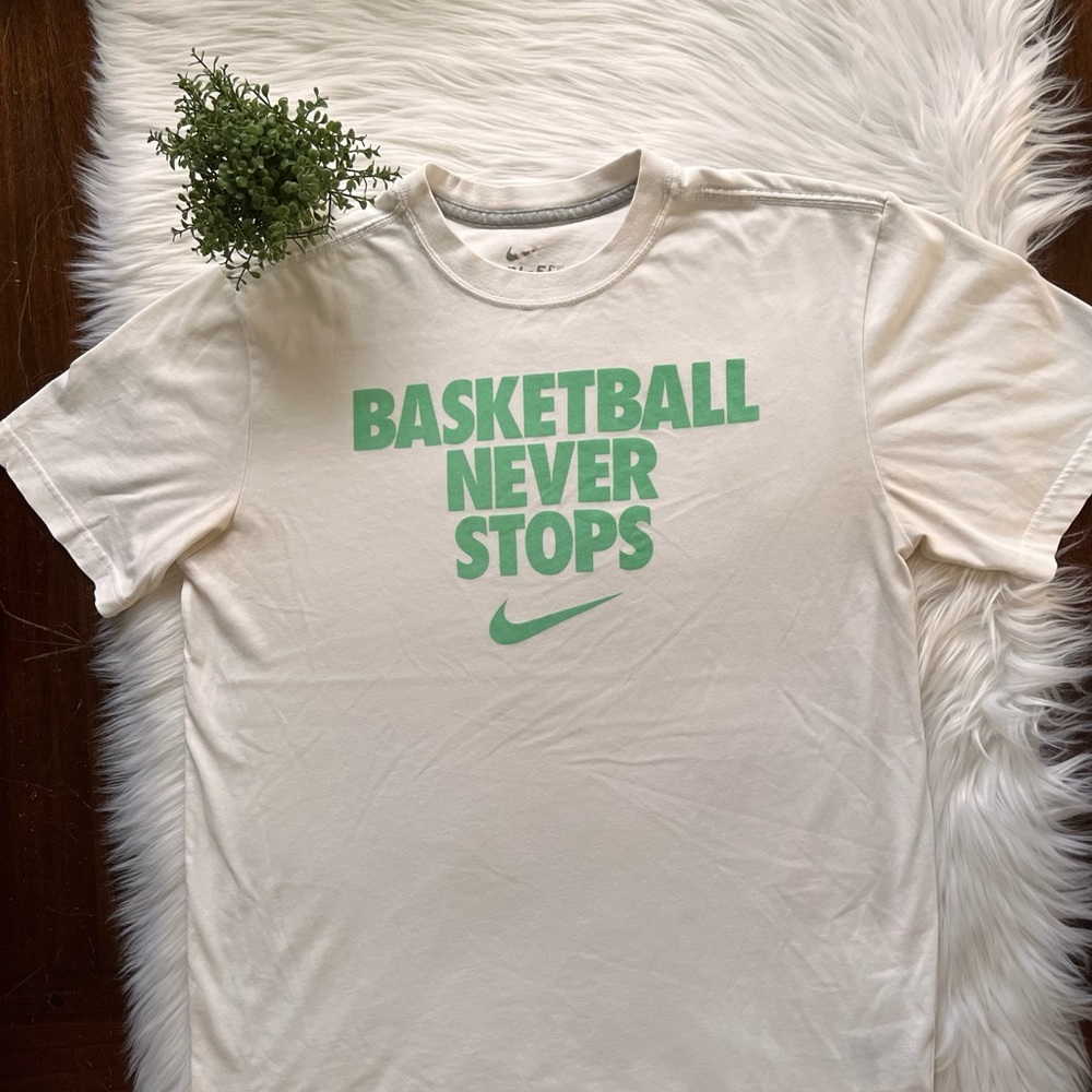 ▪️NIKE▪️Dri-Fit “Basketball Never Stops”🙌🏀 S/S Men’s Tee ~Sz.M - Picture 7 of 10